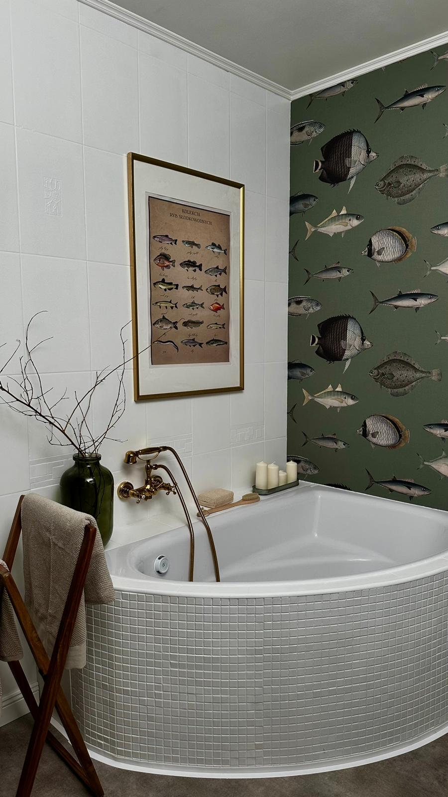 Łazienka z Tapetą winylową na płytkach – realizacja Oli Ziarek w Nowym Aranżu