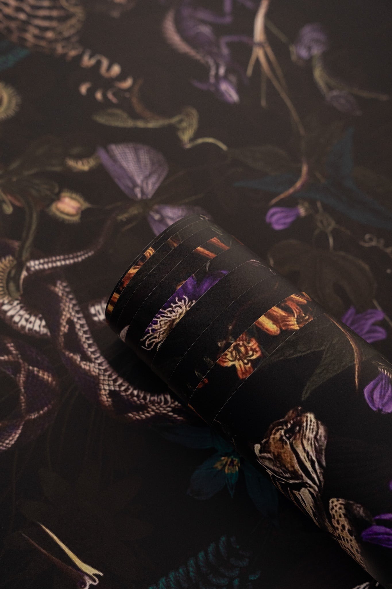 Tapeta Enchanted Garden Toxic - Wallcolors®