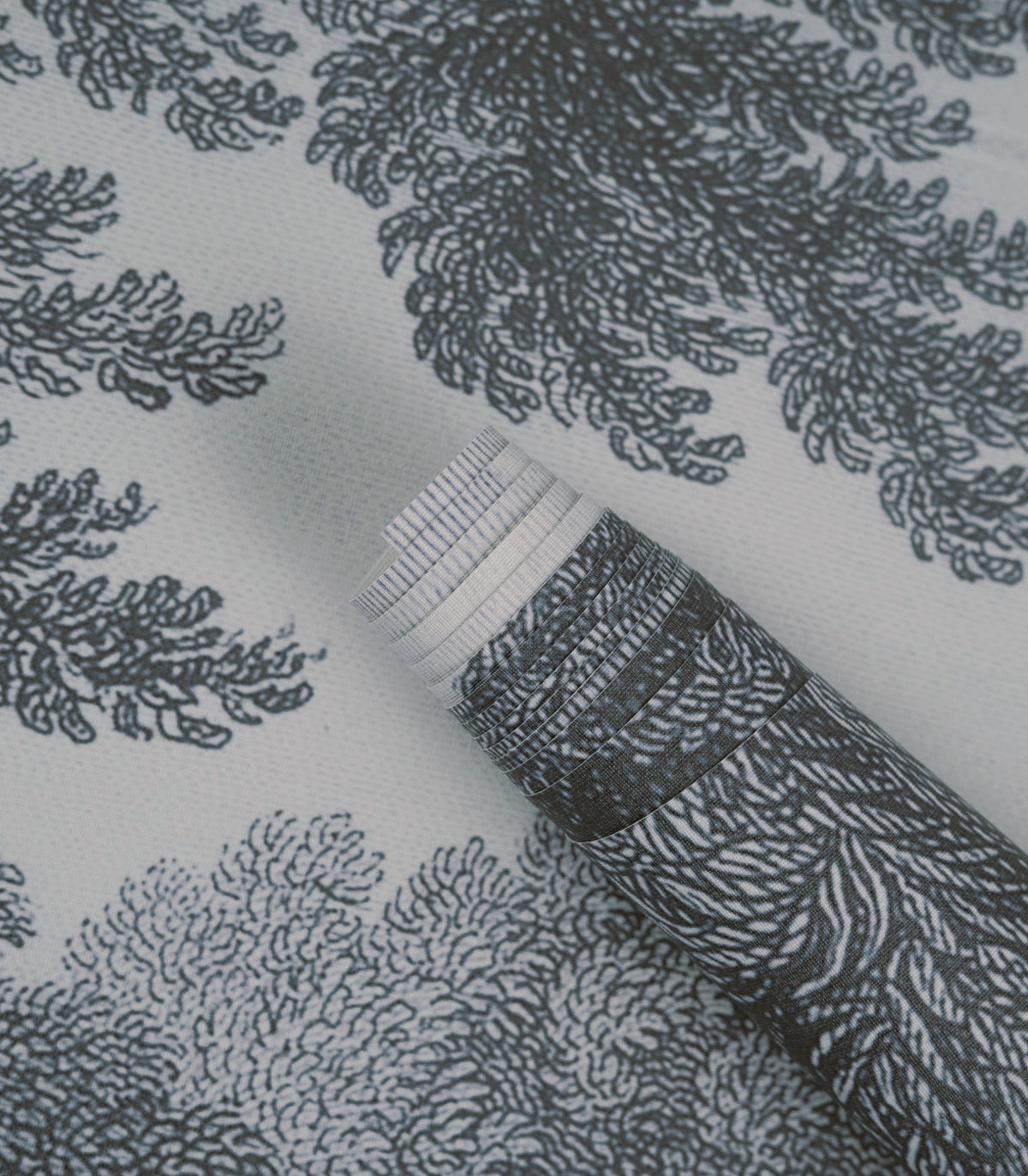 Tapeta Ancient Riverside Grove Blue