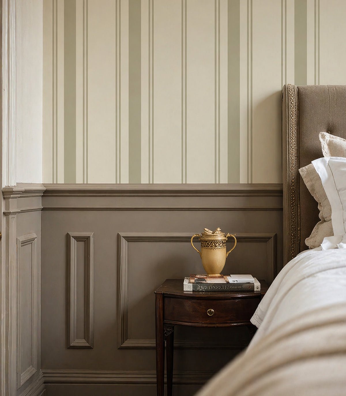 Tapeta Soft Stripe Soft Olive - Wallcolors®
