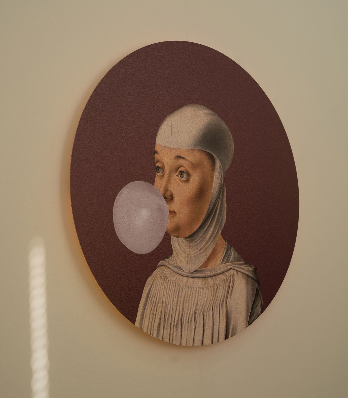 Dots Lighting Woman with Bubble Gum Eggplant - Wallcolors®