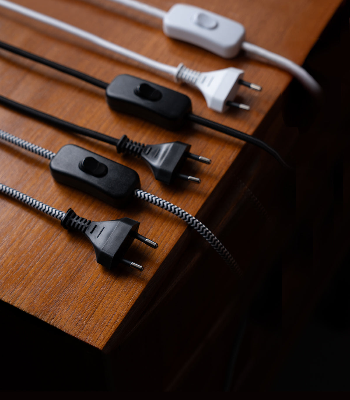 Przewód z włącznikiem DOTS. Lighting